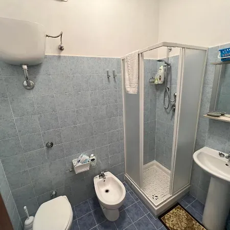 לינה וארוחת בוקר Empira 4*