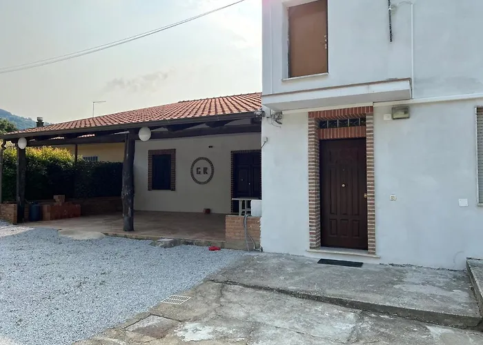 Empira לינה וארוחת בוקר 3*