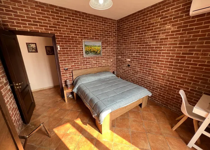 Empira לינה וארוחת בוקר