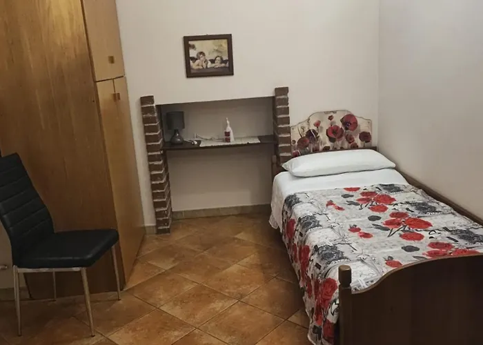 Empira לינה וארוחת בוקר