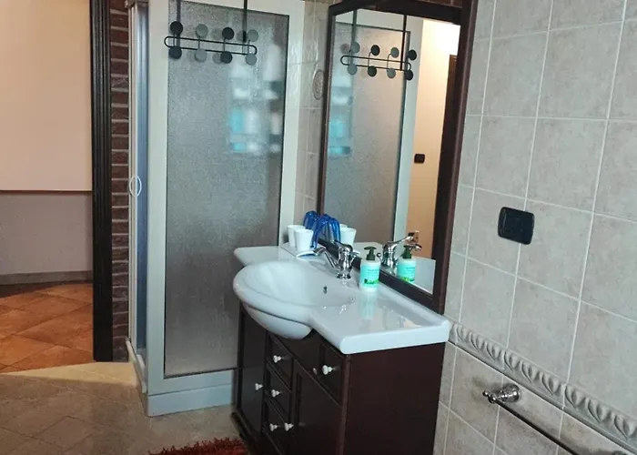 לינה וארוחת בוקר Empira 3*