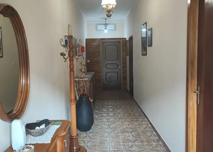 לינה וארוחת בוקר Empira למזיה טרמה