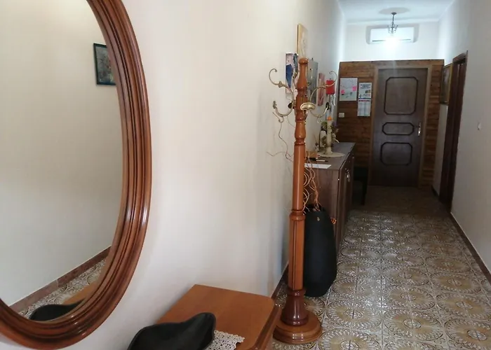 לינה וארוחת בוקר Empira